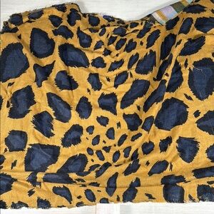 Vince Camuto Plaid Patterned‎ Shawl/Fabric 46”x46” Leopard Print